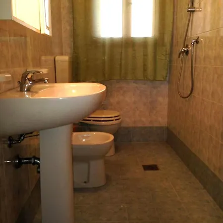 And Easy Flat Close To The In Rosolina Apartman